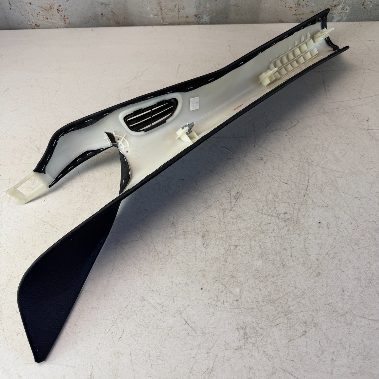 2005-2013 CHEVROLET CORVETTE C6 FRONT LEFT DRIVER A PILLAR COVER TRIM 10441171