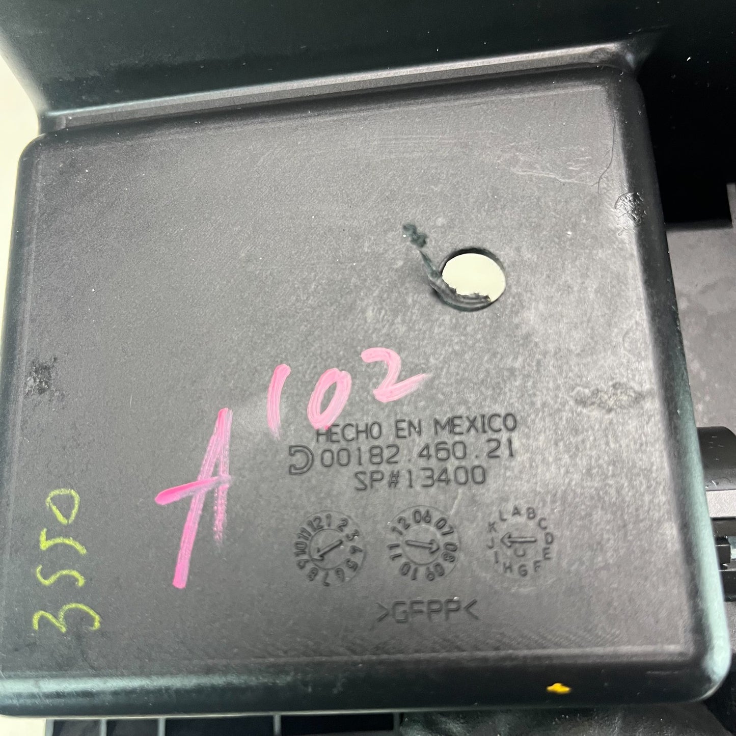 2008-15 CADILLAC CTS-V CENTER CONSOLE STORAGE COMPARTMENT W/ ANTENNA MODULE OEM