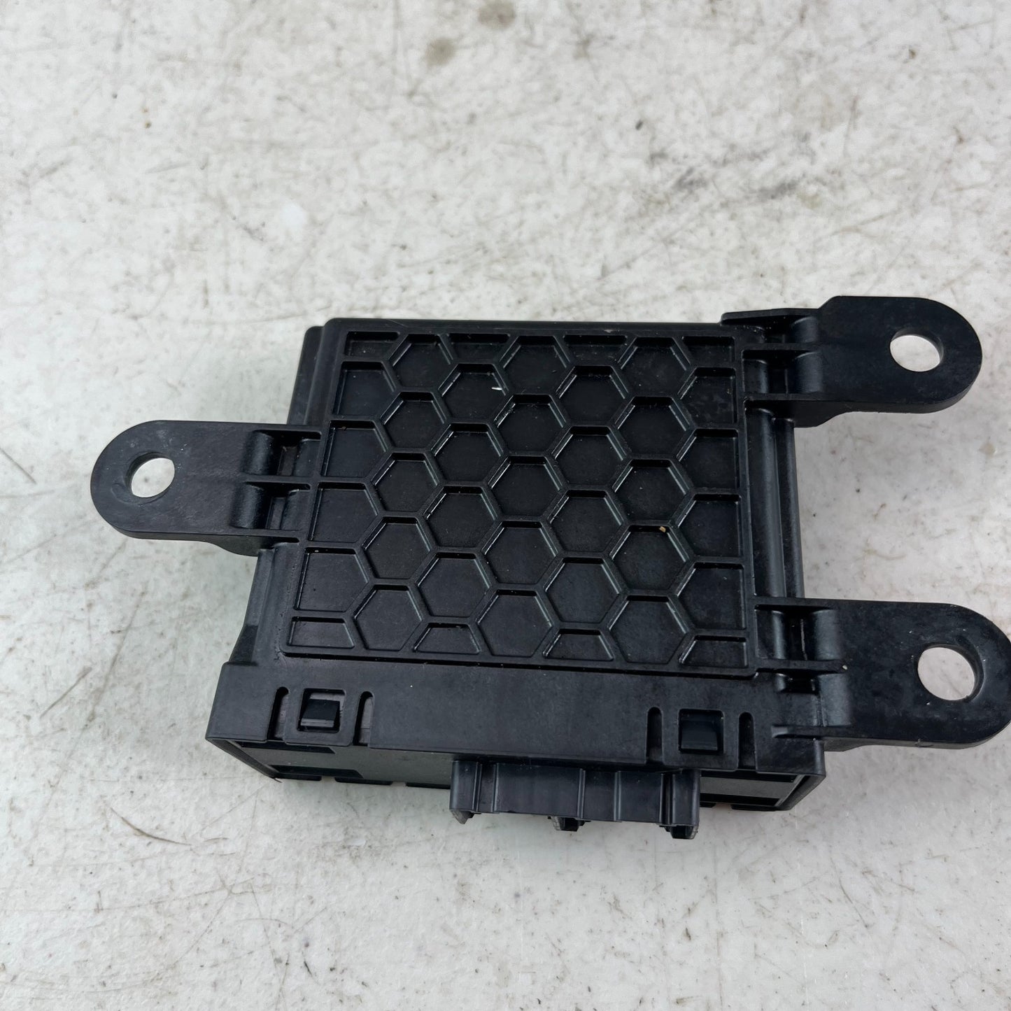 2017 - 2020 MASERATI LEVANTE PARKING ASSIST CONTROL MODULE UNIT 068403887AB OEM
