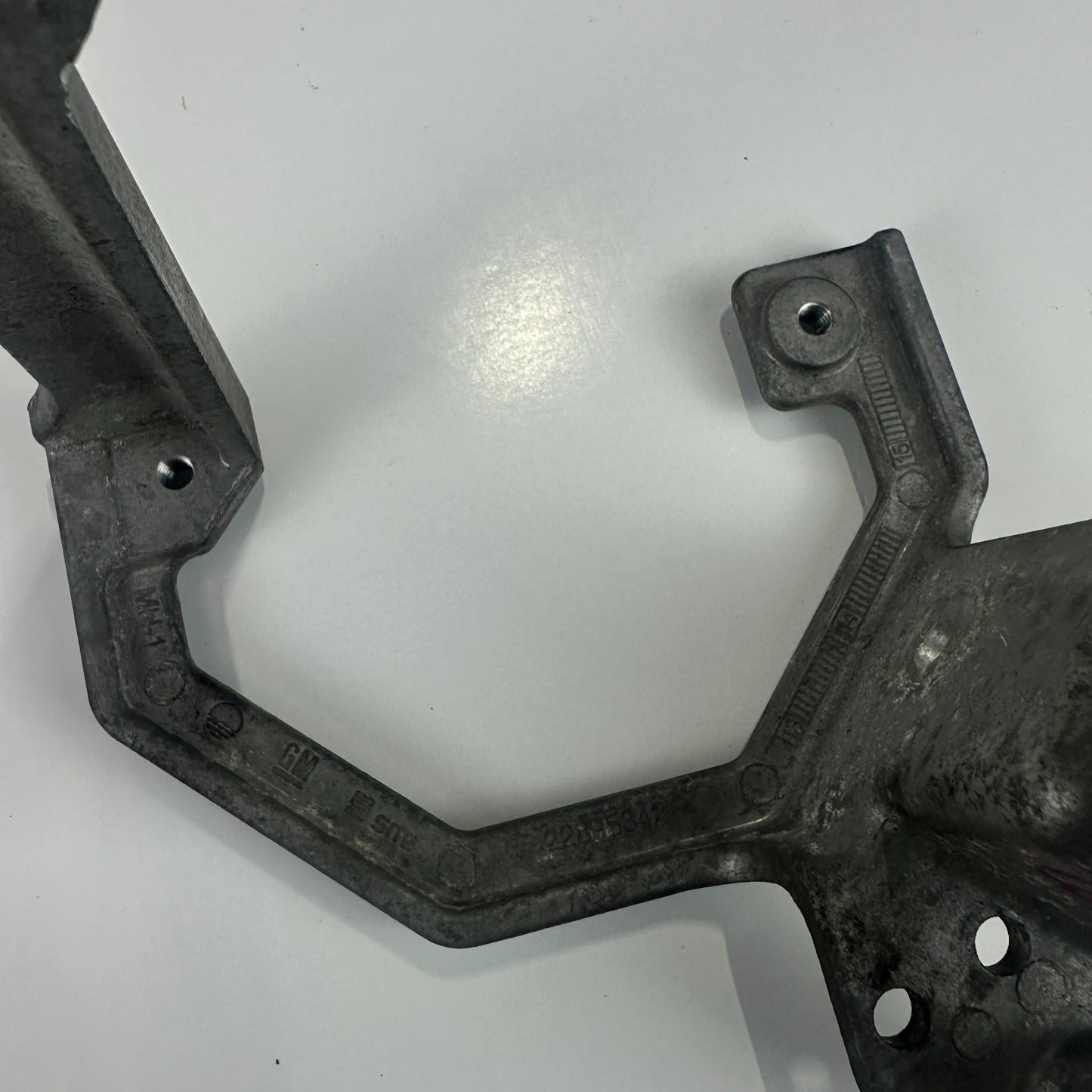 14-19 CHEVROLET CORVETTE C7 POWER BRAKE BOOSTER VACUUM PUMP BRACKET MOUNT OEM