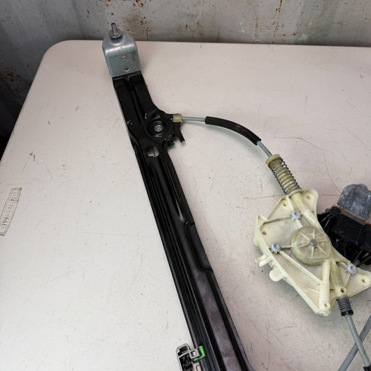 2017-2020 MASERATI LEVANTE REAR LEFT SIDE DOOR WINDOW REGULATOR MOTOR 670104206