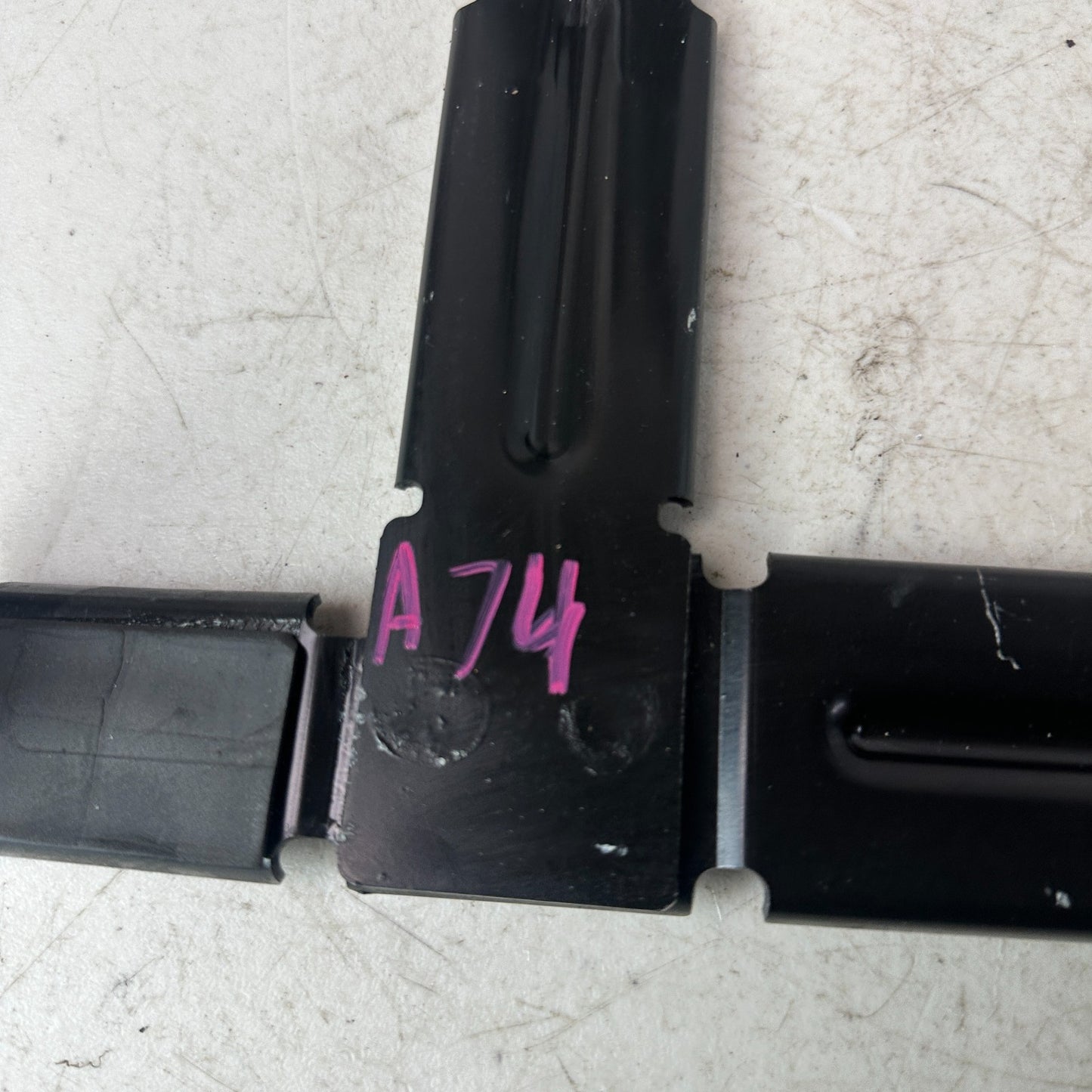 2016-2024 CHEVROLET CAMARO BATTERY TRAY HOLD DOWN RETAINER MOUNT BRACKET OEM