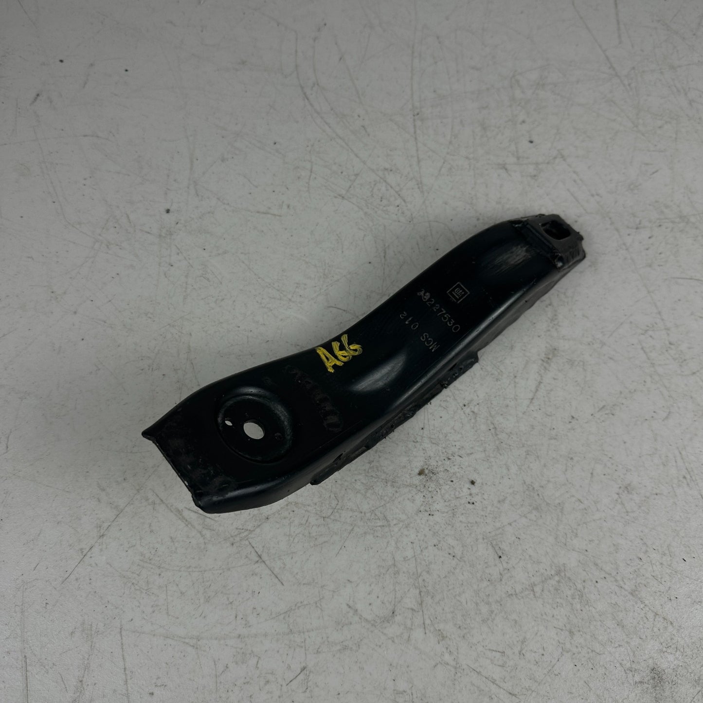 2016-2024 CHEVROLET CAMARO REAR LEFT SIDE CROSSMEMBER MOUNT BRACKET 23227530 OEM