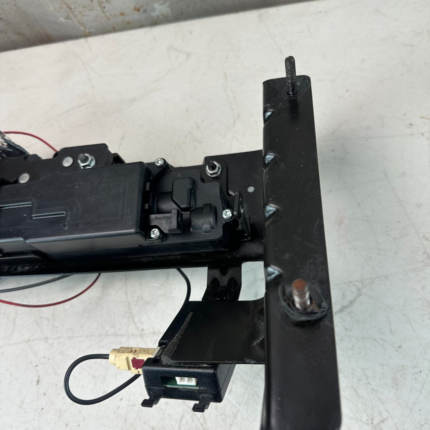 05-13 CHEVROLET CORVETTE C6 TRUNK LATCH BRACKET RADIO ANTENNA MODULE UNIT OEM