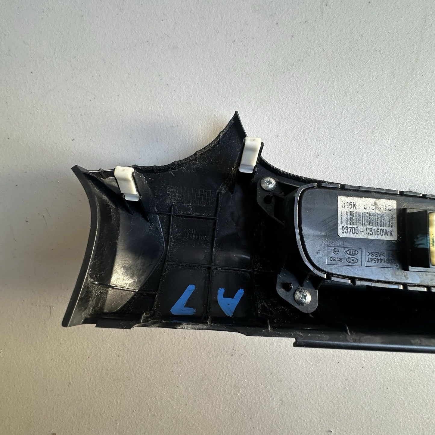2016-2018 Kia Sorento Dash Stability Control Switch Trim OEM 93700-C5160WK