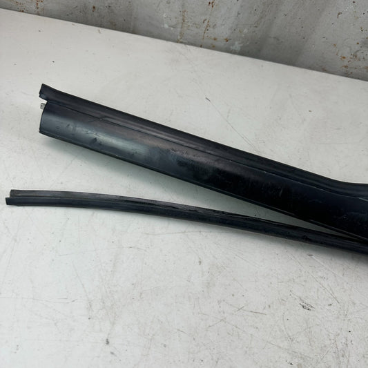 2005-2013 CHEVROLET CORVETTE C6 FRONT LEFT SIDE DOOR WINDOW FRAME APPLIQUE OEM