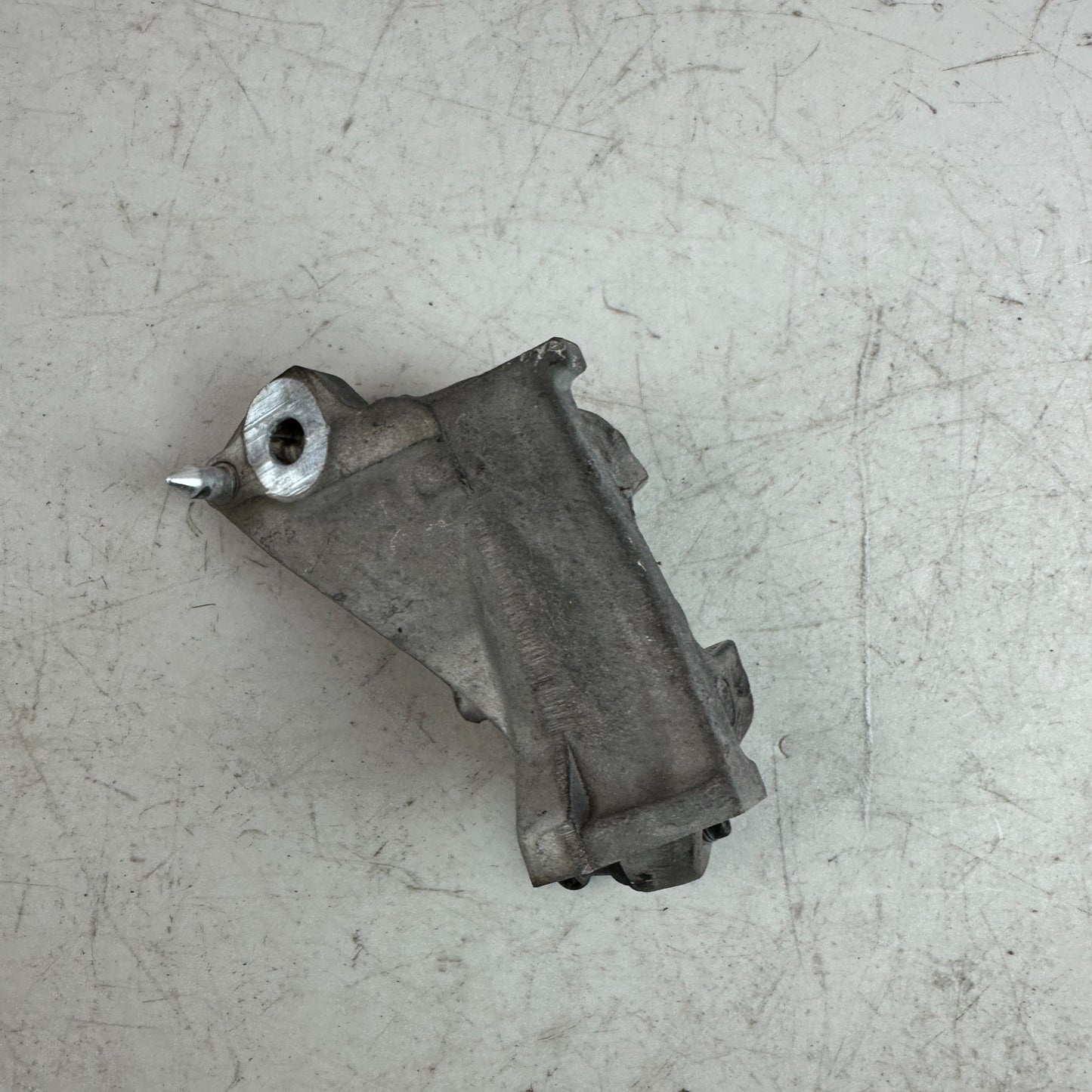2014-2019 CHEVROLET CORVETTE C7 FRONT LEFT SIDE STABILIZER SWAY BAR BRACKET OEM