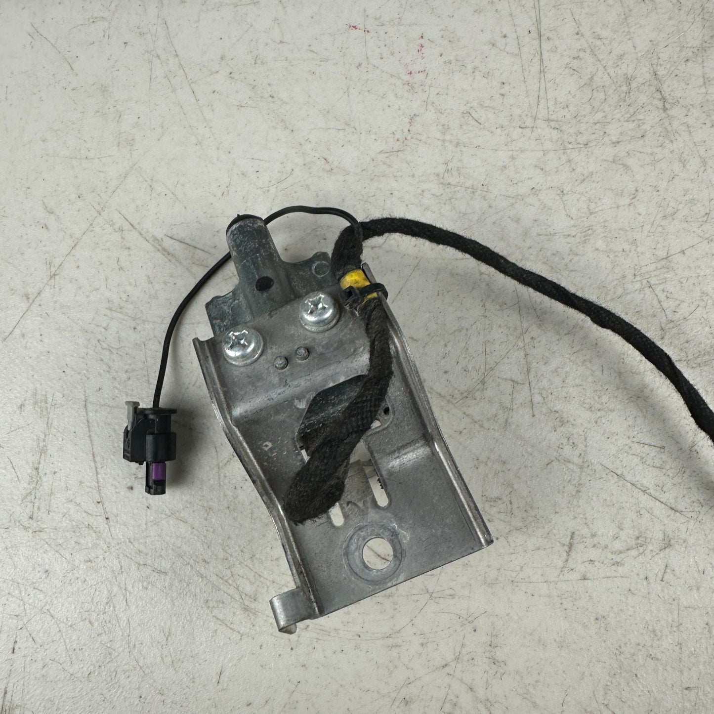 2014-2019 CORVETTE C7 REAR LEFT SIDE RADIO AMPLIFIER ANTENNA MODULE 23169961 OEM