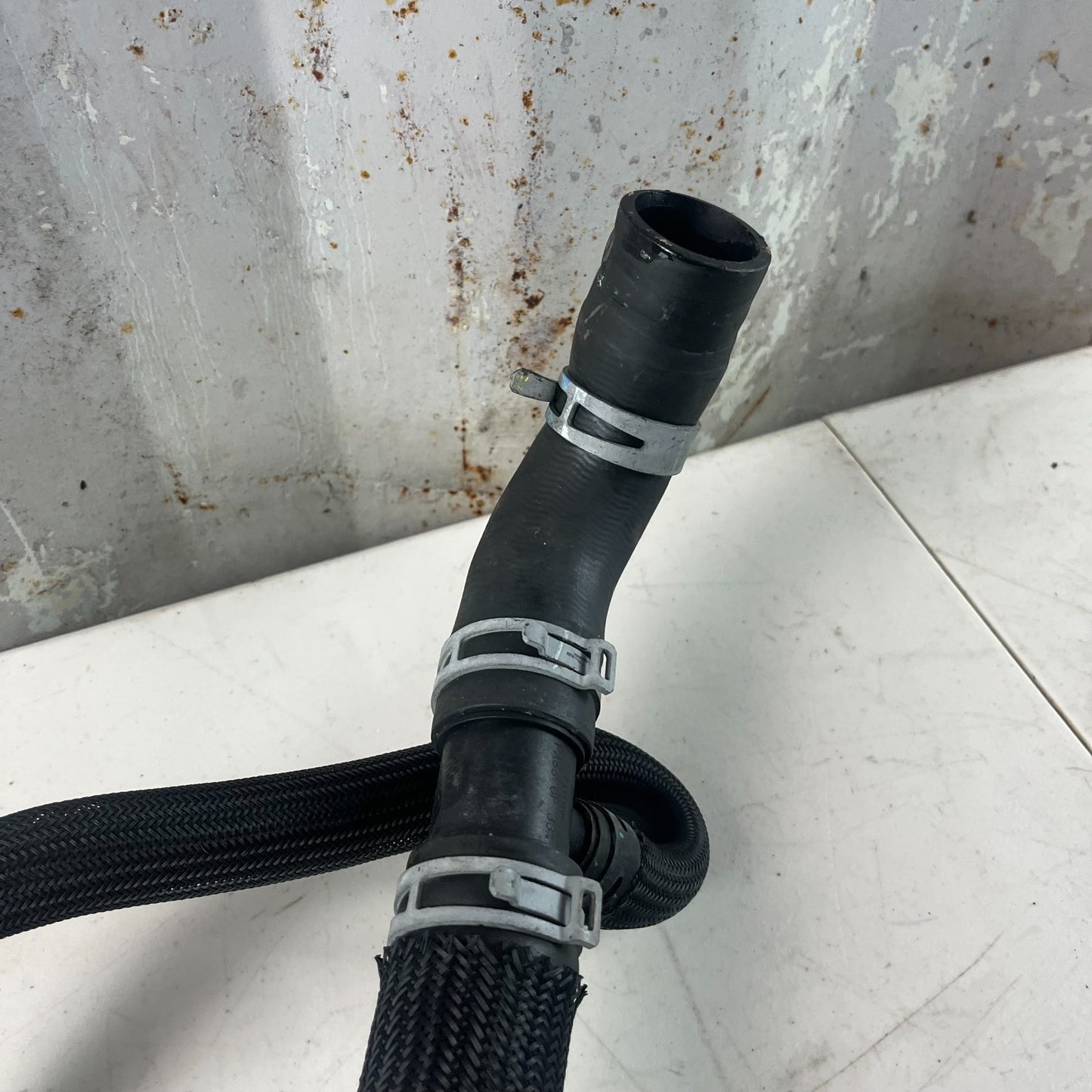 2016-24 CHEVROLET CAMARO FRONT RADIATOR LOWER COOLANT COOLING HOSE PIPE LINE OEM