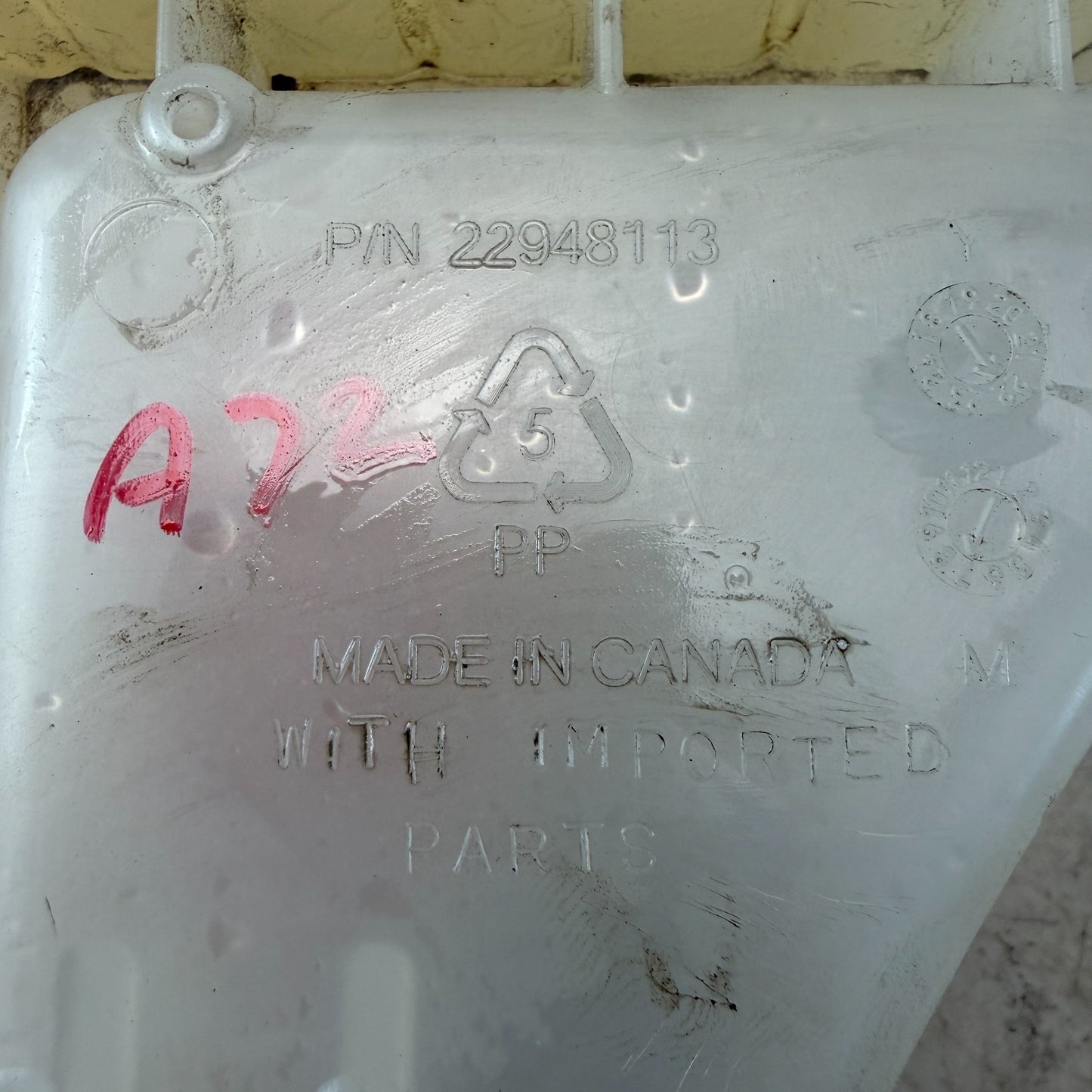 2016-2024 CHEVROLET CAMARO ENGINE COOLANT OVERFLOW RESERVOIR TANK 22948113 OEM