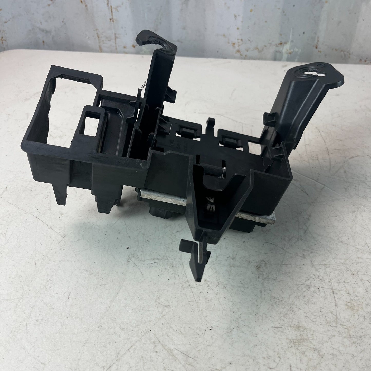 2016-2024 CHEVROLET CAMARO SS FUEL PUMP CONTROL MODULE W/ BRACKET 84084066 OEM