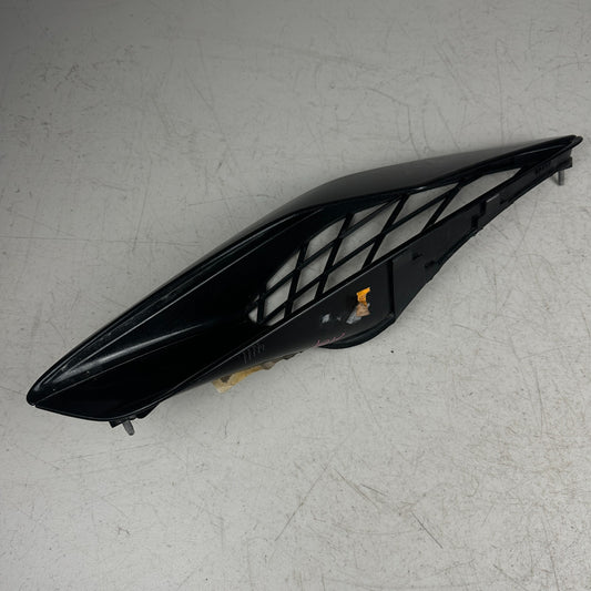 2014-2019 CHEVROLET CORVETTE LEFT SIDE QAURTER PANEL SCOOP VENT BEZEL 23126296