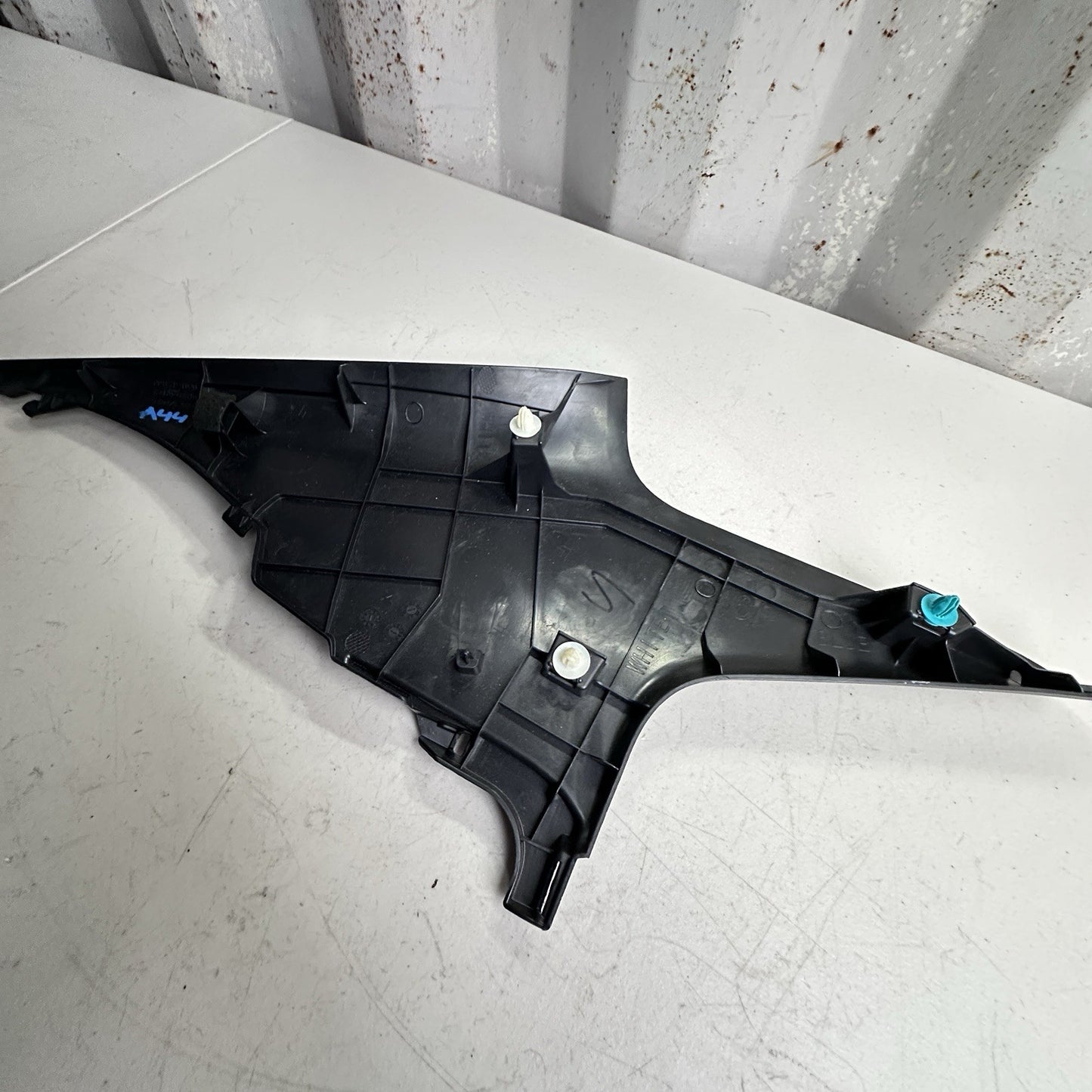 2020- 2025 TOYOTA COROLLA RIGHT QUARTER C PILLAR UPPER TRIM COVER OEM 6247002510