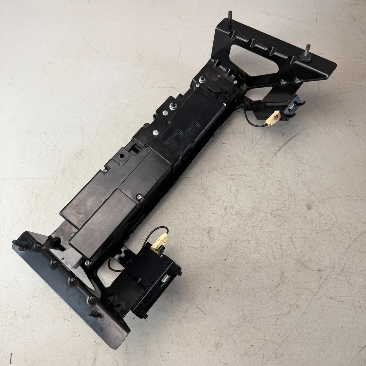 05-13 CHEVROLET CORVETTE C6 TRUNK LATCH BRACKET RADIO ANTENNA MODULE UNIT OEM