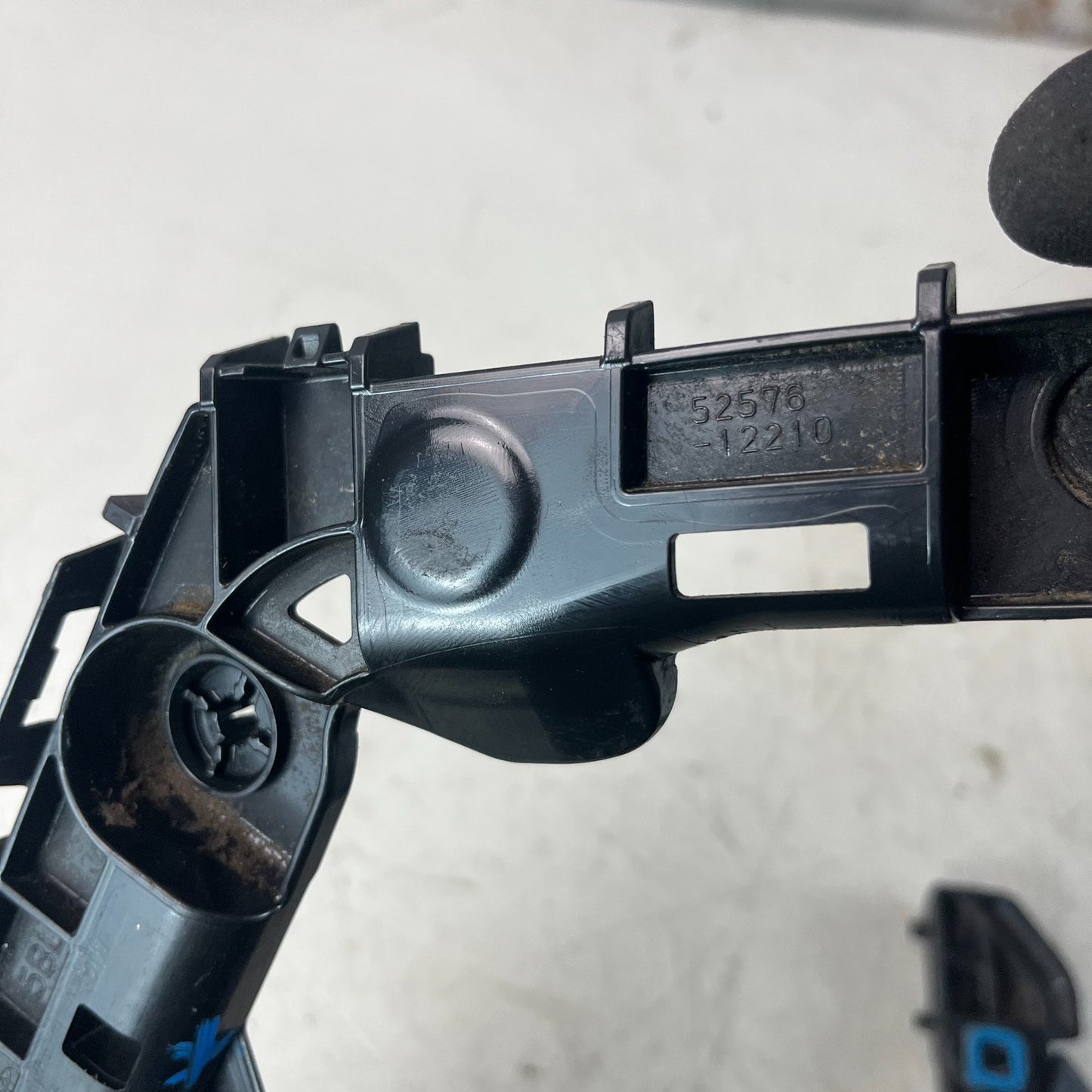 2020-2025 TOYOTA COROLLA REAR LEFT SIDE UPPER BUMPER MOUNT SUPPORT BRACKET OEM