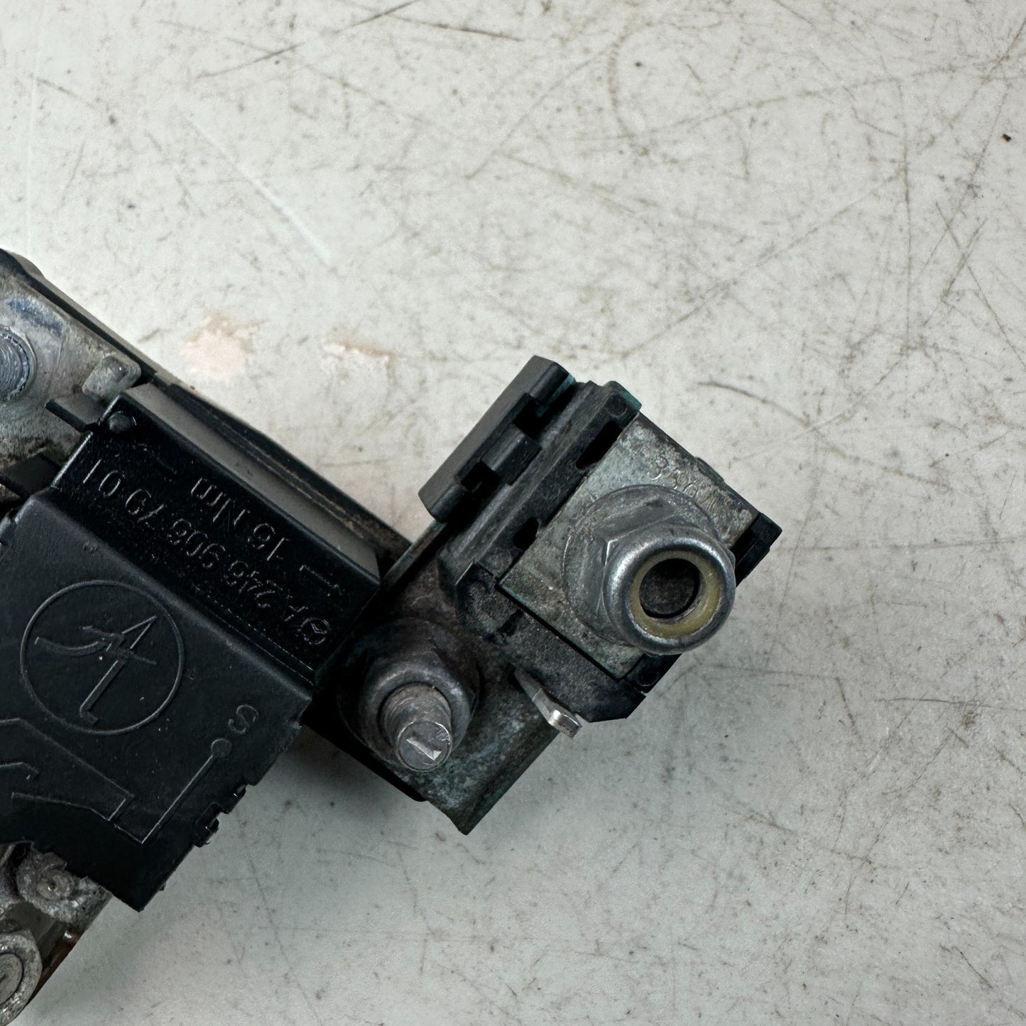 2015-2021 MERCEDES C300 BATTERY TERMINAL CURRENT SENSOR CONNECTOR A2469067901