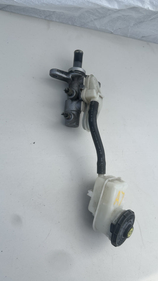 12 - 15 Honda Civic 1.8L Brake Master Cylinder Assembly OEM 46100TR3A01