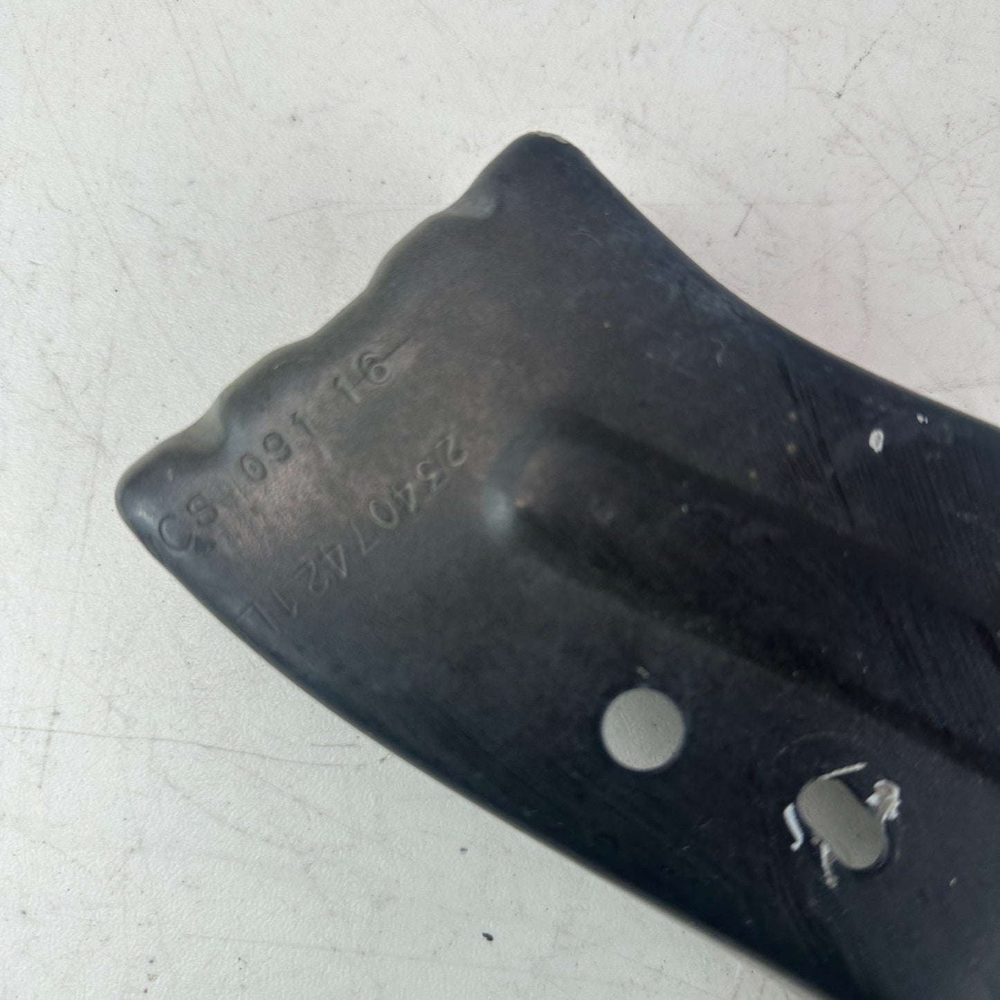 2016-2024 CHEVROLET CAMARO FRONT LEFT DRIVER FENDER SUPPORT BRACKET 84199117 OEM