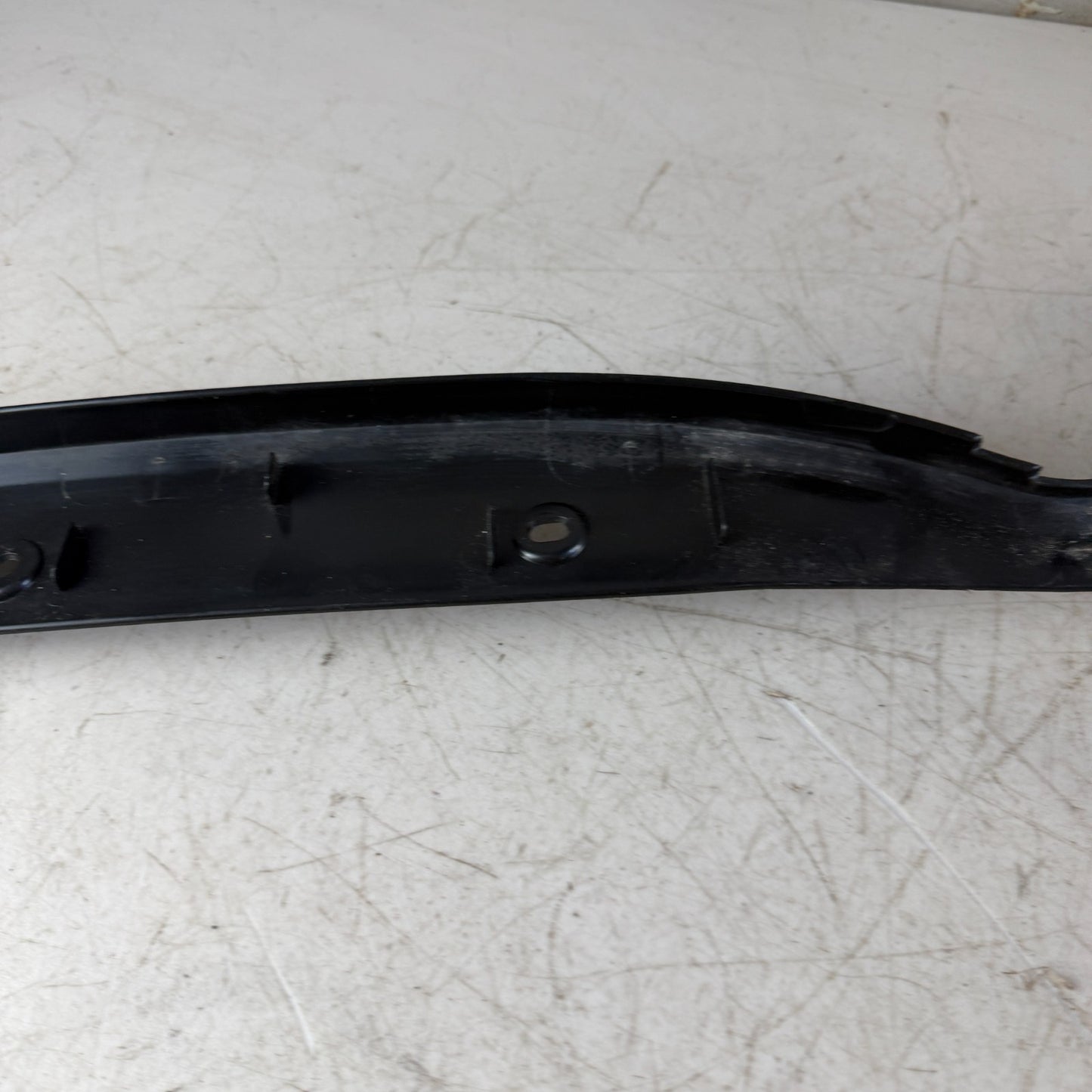 2017-2020 MASERATI LEVANTE RIGHT SIDE LIFTGATE TRUNK ANTI PINCH SENSOR COVER OEM