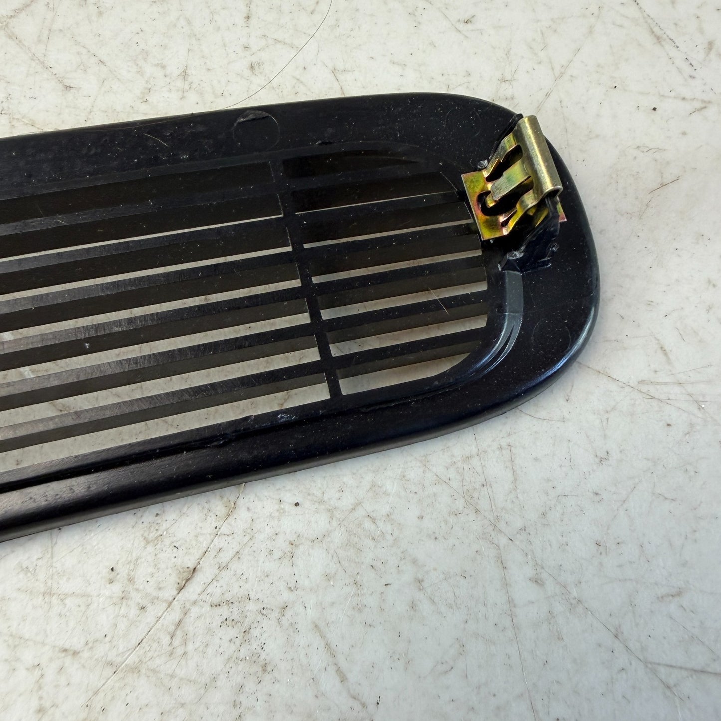 2005-2013 CHEVROLET CORVETTE C6 DASH WINDSHIELD DEFROSTER NOZZLE GRILLE VENT OEM