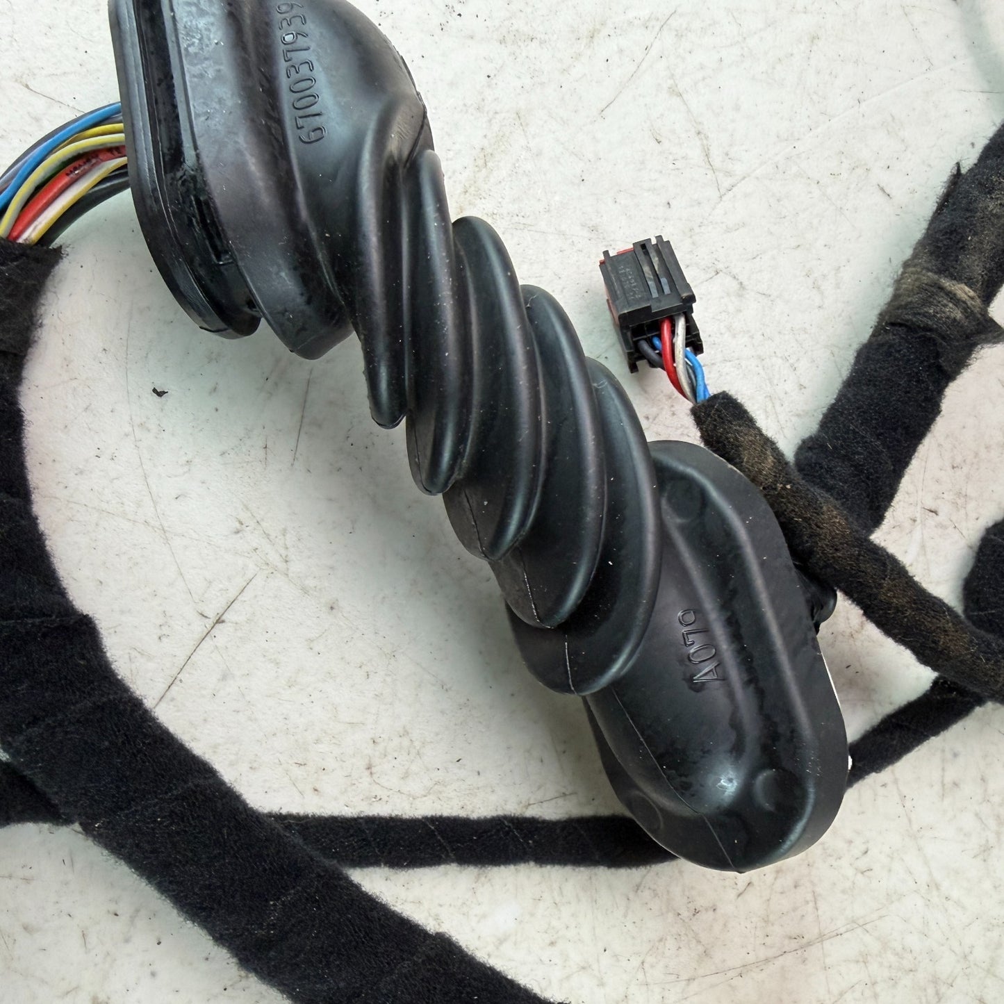 2017-2020 MASERATI LEVANTE TAILGATE BACK DOOR RIGHT WIRE HARNESS 06700380360 OEM