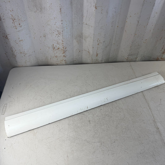 2017-2020 MASERATI LEVANTE FRONT RIGHT EXTERIOR DOOR LOWER MOLDING WHITE OEM