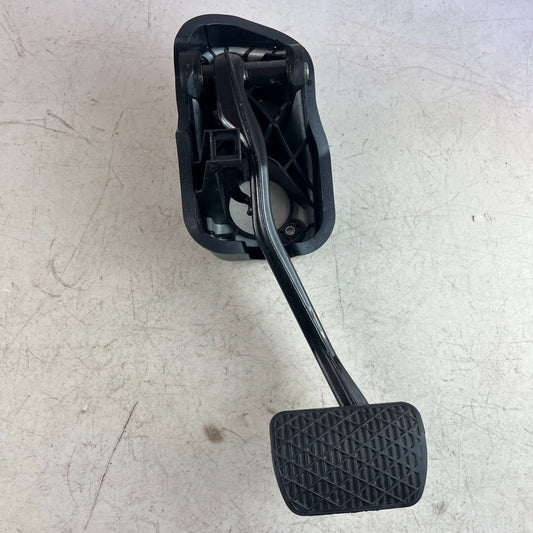 2015-2021 MERCEDES W205 C300 BRAKE FOOT STOP PEDAL & SENSOR A2052920415 OEM