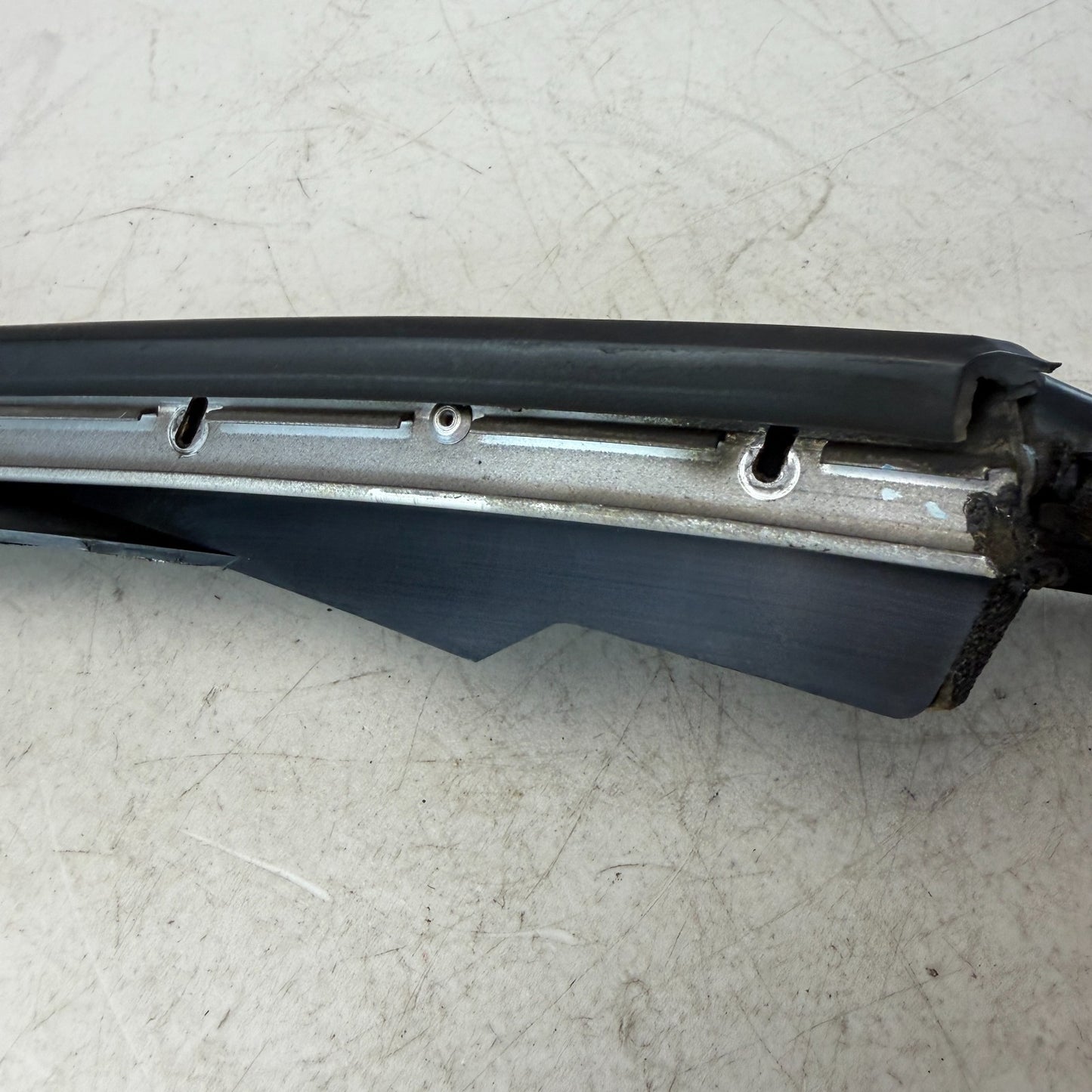 05-13 CHEVROLET CORVETTE FRONT RIGHT SIDE WINDSHIELD A PILLAR TRIM MOLDING OEM