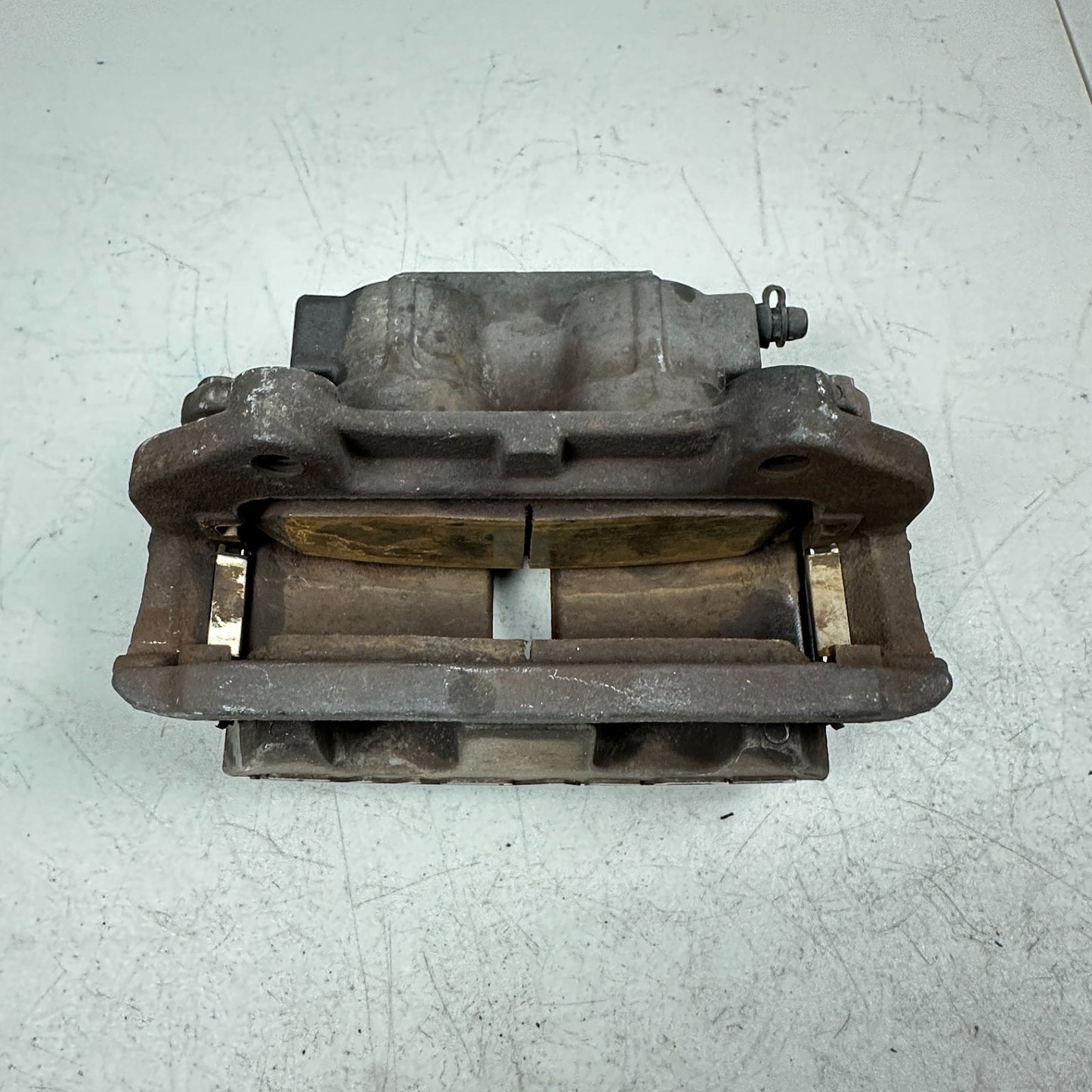 05-13 CHEVROLET CORVETTE FRONT LEFT DRIVER SIDE BRAKE CALIPER W/ BRAKE PADS OEM