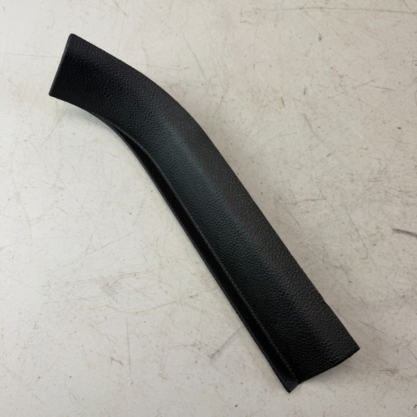 2005-2013 CHEVROLET CORVETTE RIGHT SIDE LOWER B PILLAR COVER TRIM AAA38889 OEM
