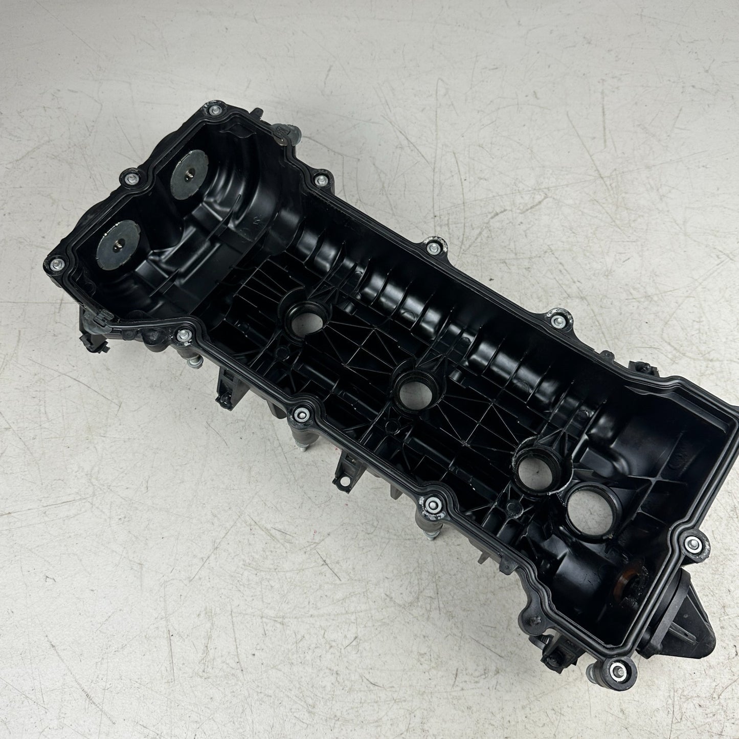 2012-2023 DODGE CHARGER 3.6L V6 RIGHT SIDE ENGINE CYLINDER HEAD VALVE COVER OEM