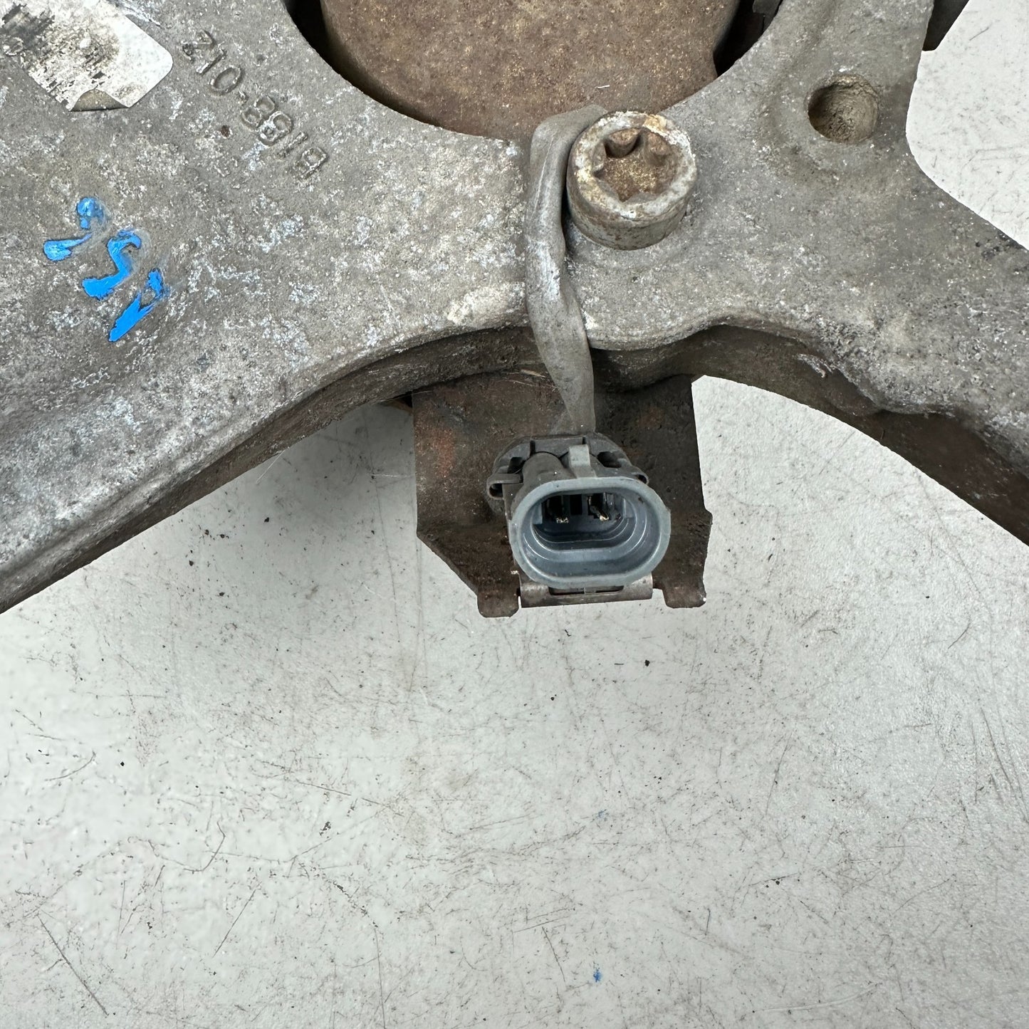 2005-2013 CHEVROLET CORVETTE FRONT RIGHT PASSENGER SDIE SPINDLE KNUCKLE HUB OEM