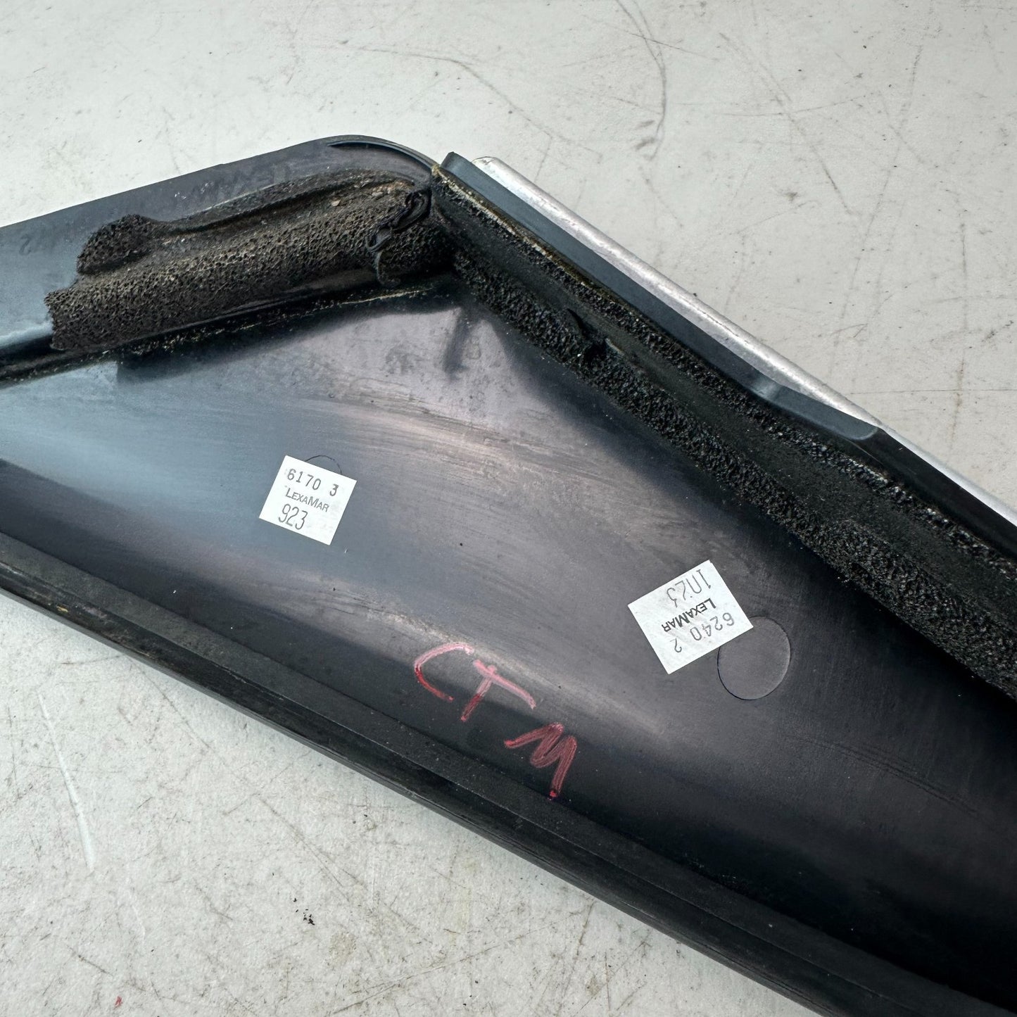 2005-2013 CHEVROLET CORVETTE C6 FRONT LEFT SIDE DOOR WINDOW FRAME APPLIQUE OEM