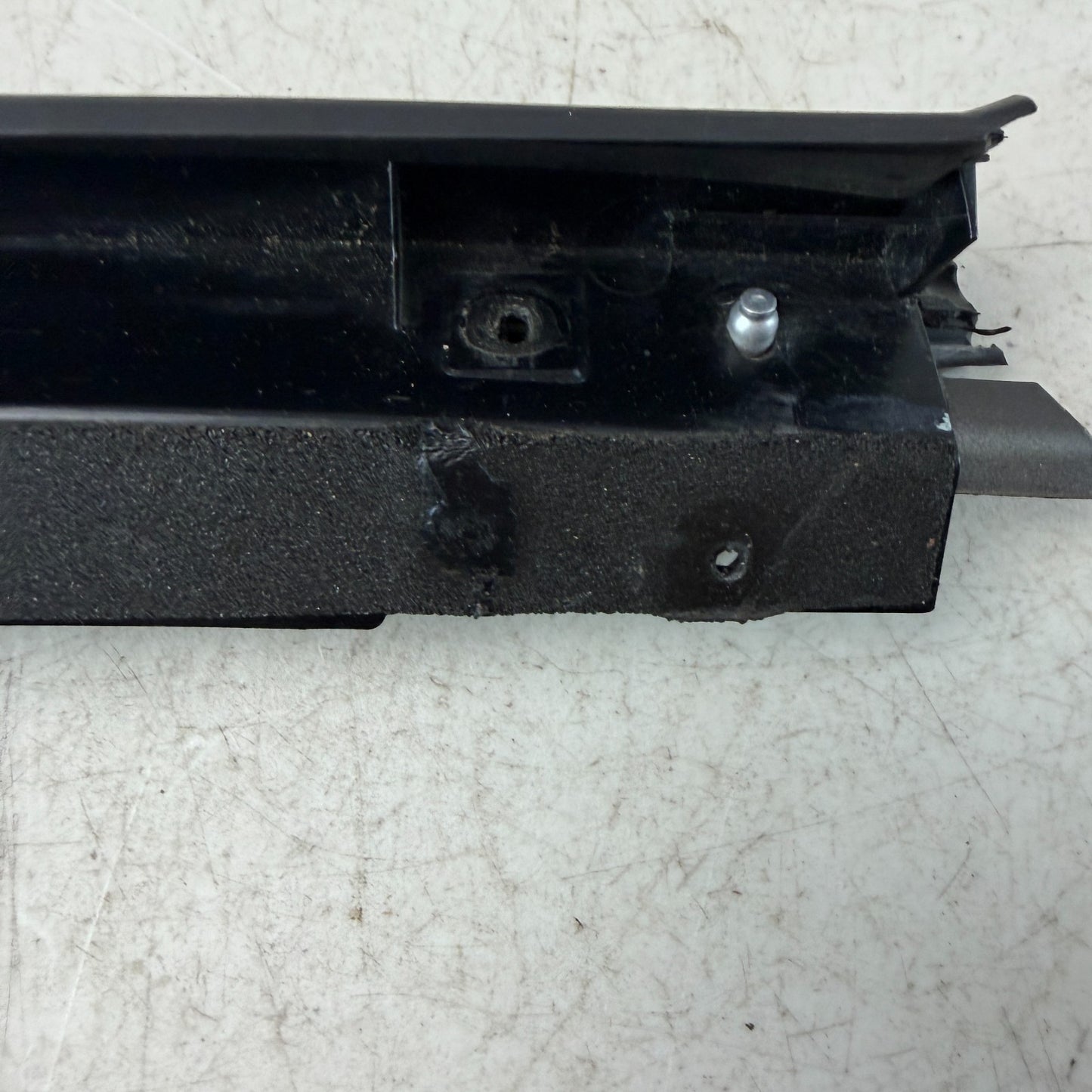 2005-2013 CHEVROLET CORVETTE C6 FRONT LEFT SIDE DOOR WINDOW FRAME APPLIQUE OEM