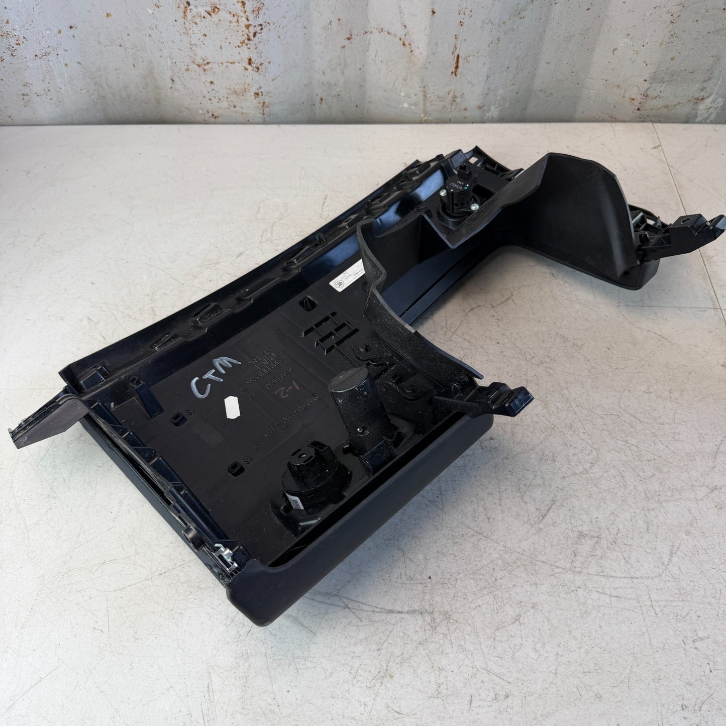 2017-2020 MASERATI LEVANTE LEFT SIDE DASHBOARD LOWER TRIM COVER KNEE PANEL OEM