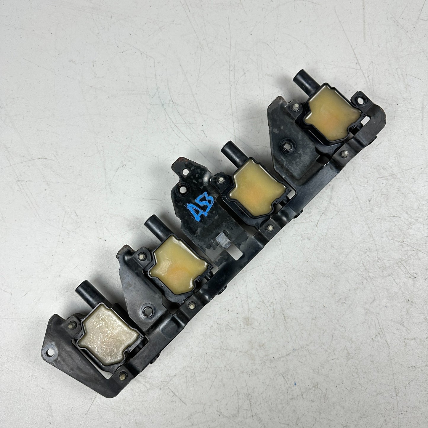 05-13 CORVETTE C6 6.0L V8 LEFT DRIVERS SIDE IGNITION COIL BRACKET ASSEMBLY OEM