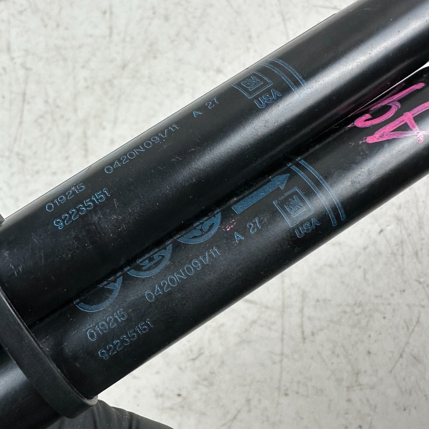 10-15 CHEVROLET CAMARO REAR LEFT & RIGHT TRUNK LIFT SUPPORT SHOCK ABSORBER OEM