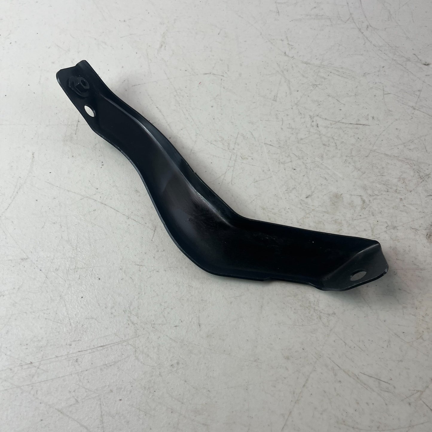 2016-2024 CHEVY CAMARO RIGHT FENDER MOUNT GUIDE SUPPORT BRACKET 23438029 OEM