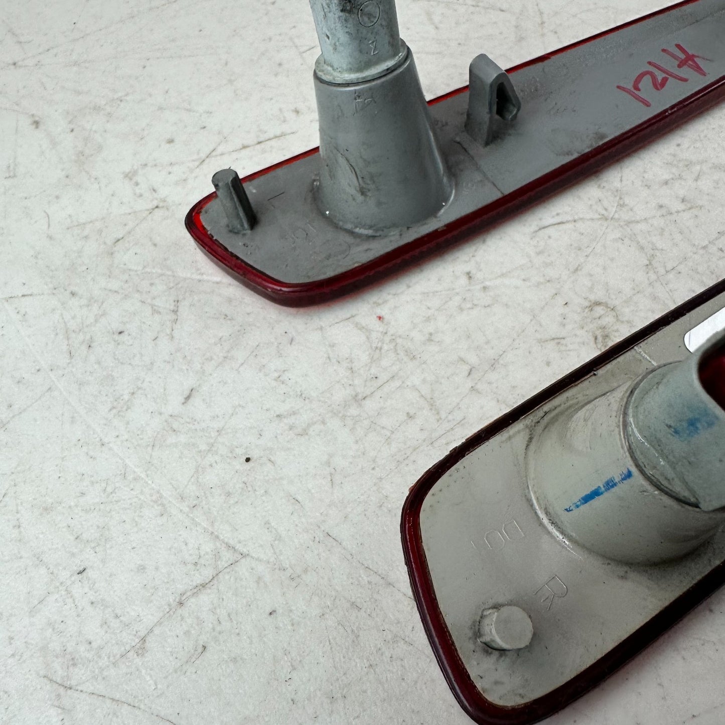 2005-2013 CHEVROLET CORVETTE C6 REAR LEFT & RIGHT MARKER LIGHT PAIR 10440722 OEM