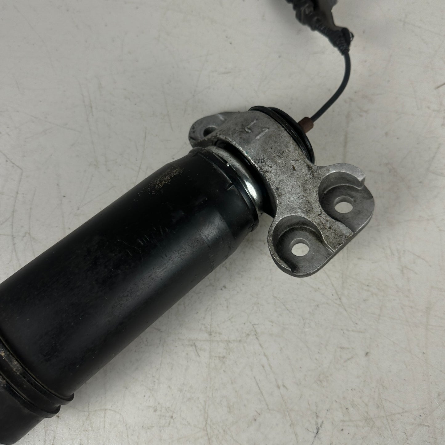 2017-2023 CHEVROLET CAMARO REAR RIGHT SIDE SUSPENSION SHOCK STRUT ABSORBER OEM