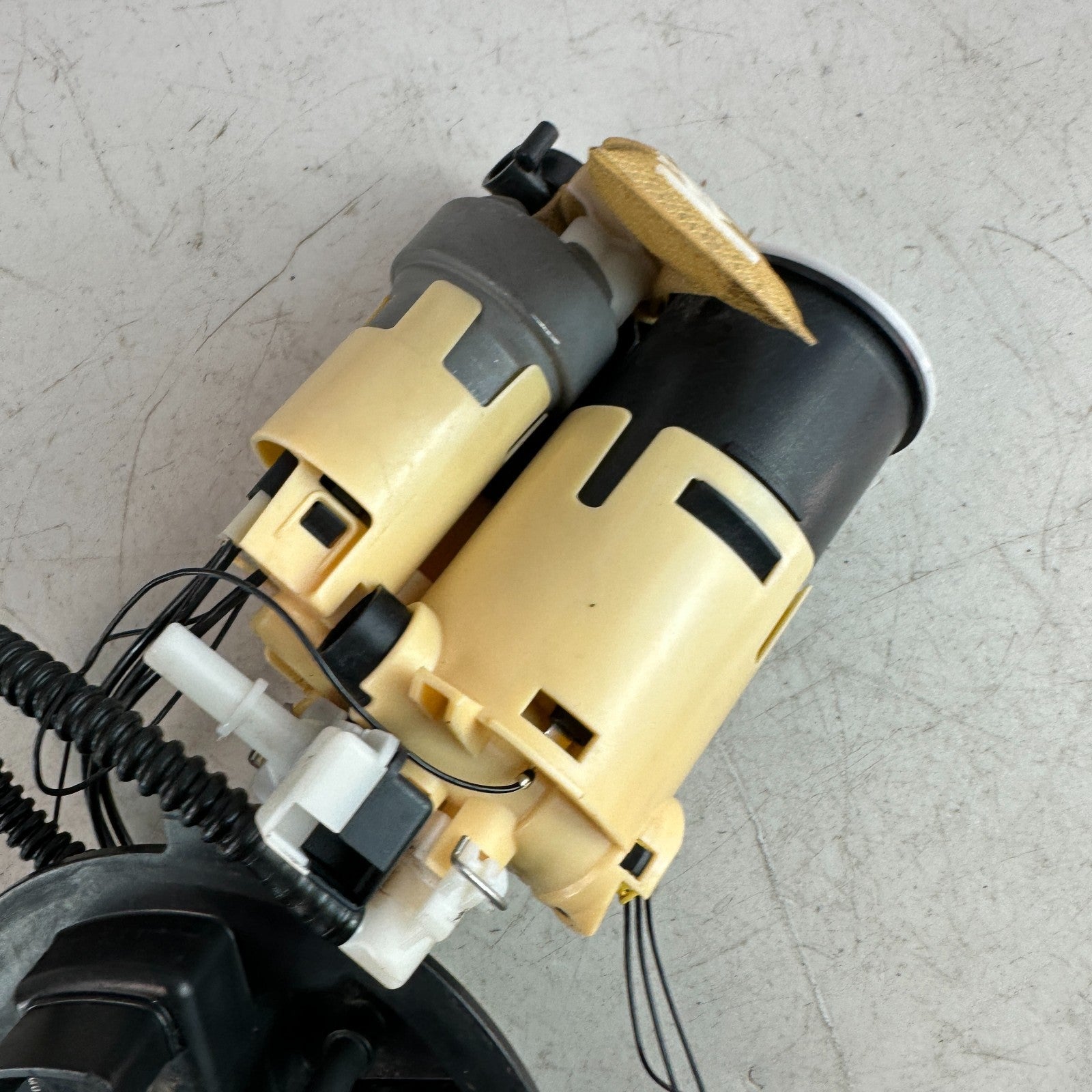 15-19 MERCEDES-BENZ W205 C300 FUEL TANK PUMP SENDING LEVEL UNIT A2054701594 OEM