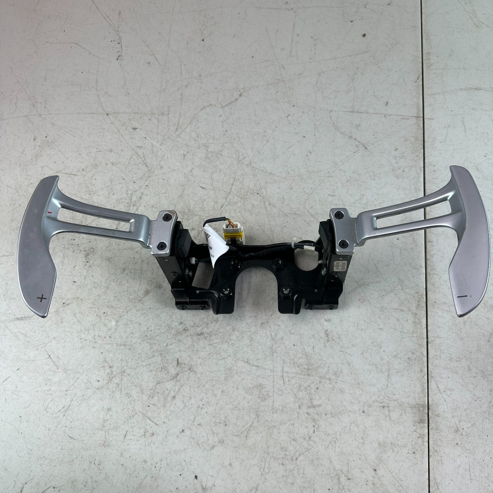 2017 - 2020 MASERATI LEVANTE STEERING WHEEL PADDLE SHIFTER SWITCH SET 670013665