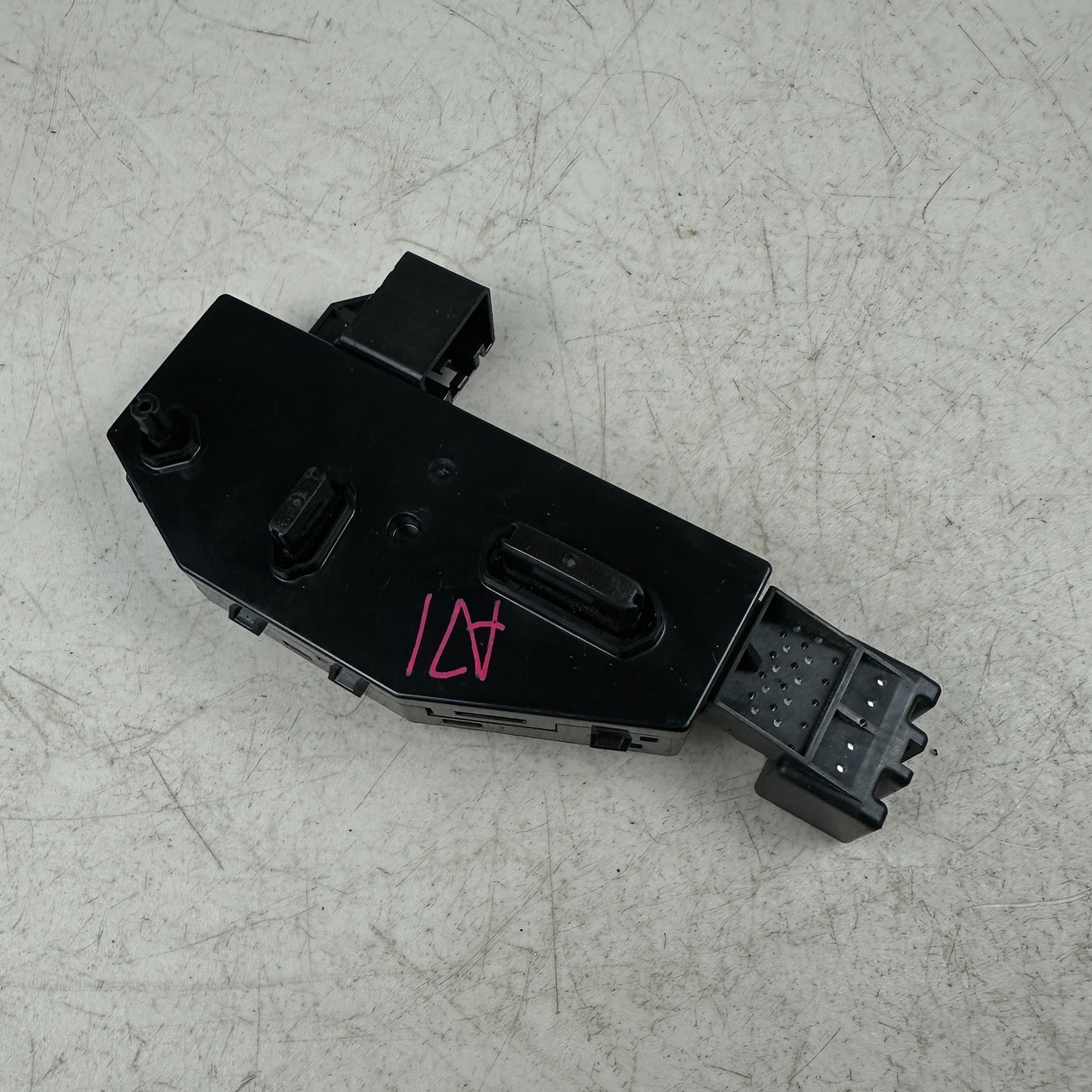 14-19 CHEVROLET CORVETTE FRONT LEFT DRIVER SIDE SEAT ADJUSTMENT SWITCH 23247095