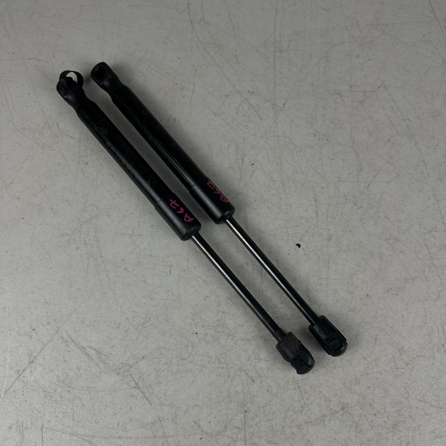 08-23 DODGE CHALLENGER REAR TRUNK LID LEFT & RIGHT SIDE SHOCK LIFT SUPPORT OEM