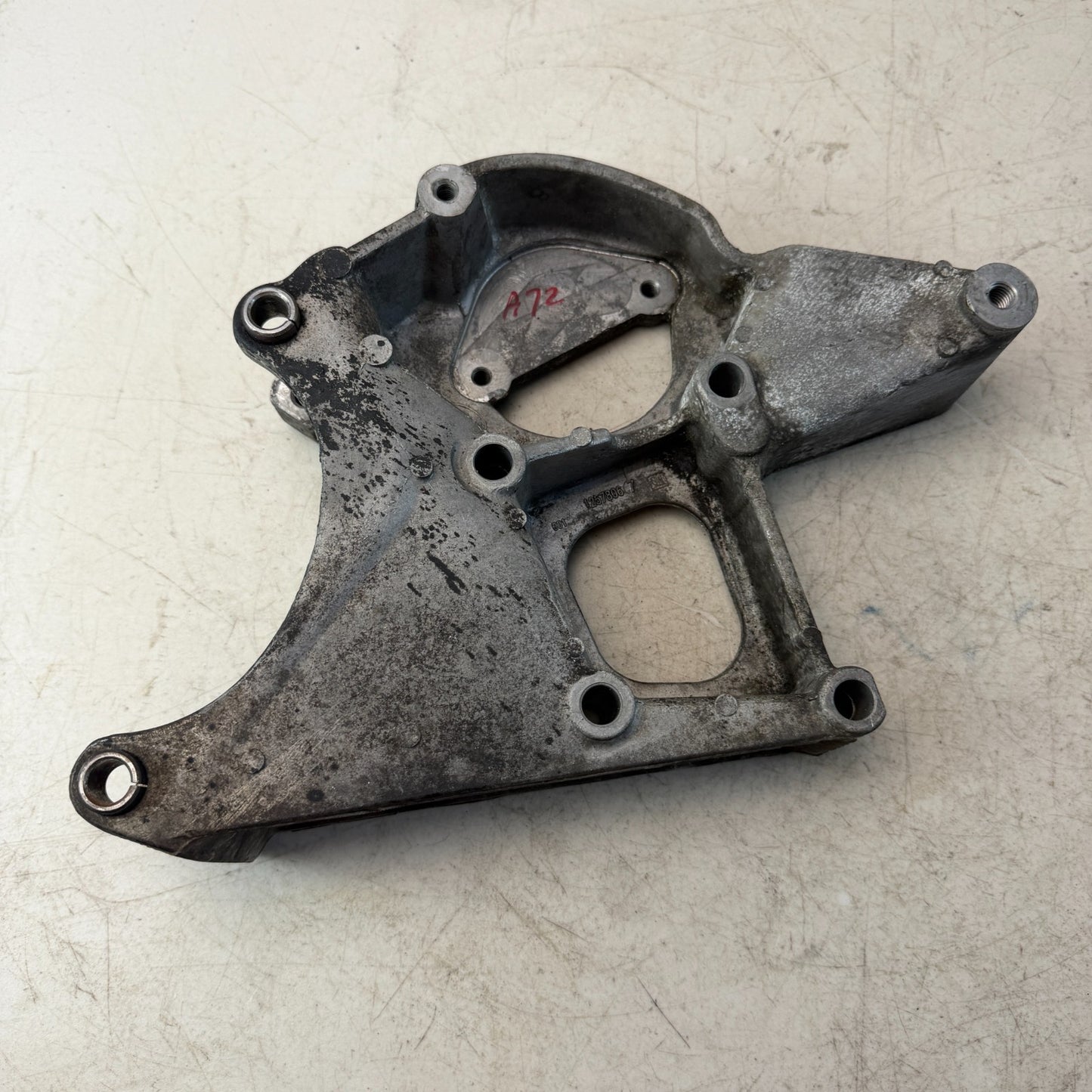 2005-2013 CHEVROLET CORVETTE ALTERNATOR / POWER STEERING BRACKET 12578067 OEM