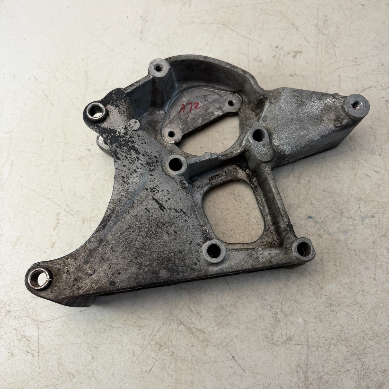 2005-2013 CHEVROLET CORVETTE ALTERNATOR / POWER STEERING BRACKET 12578067 OEM