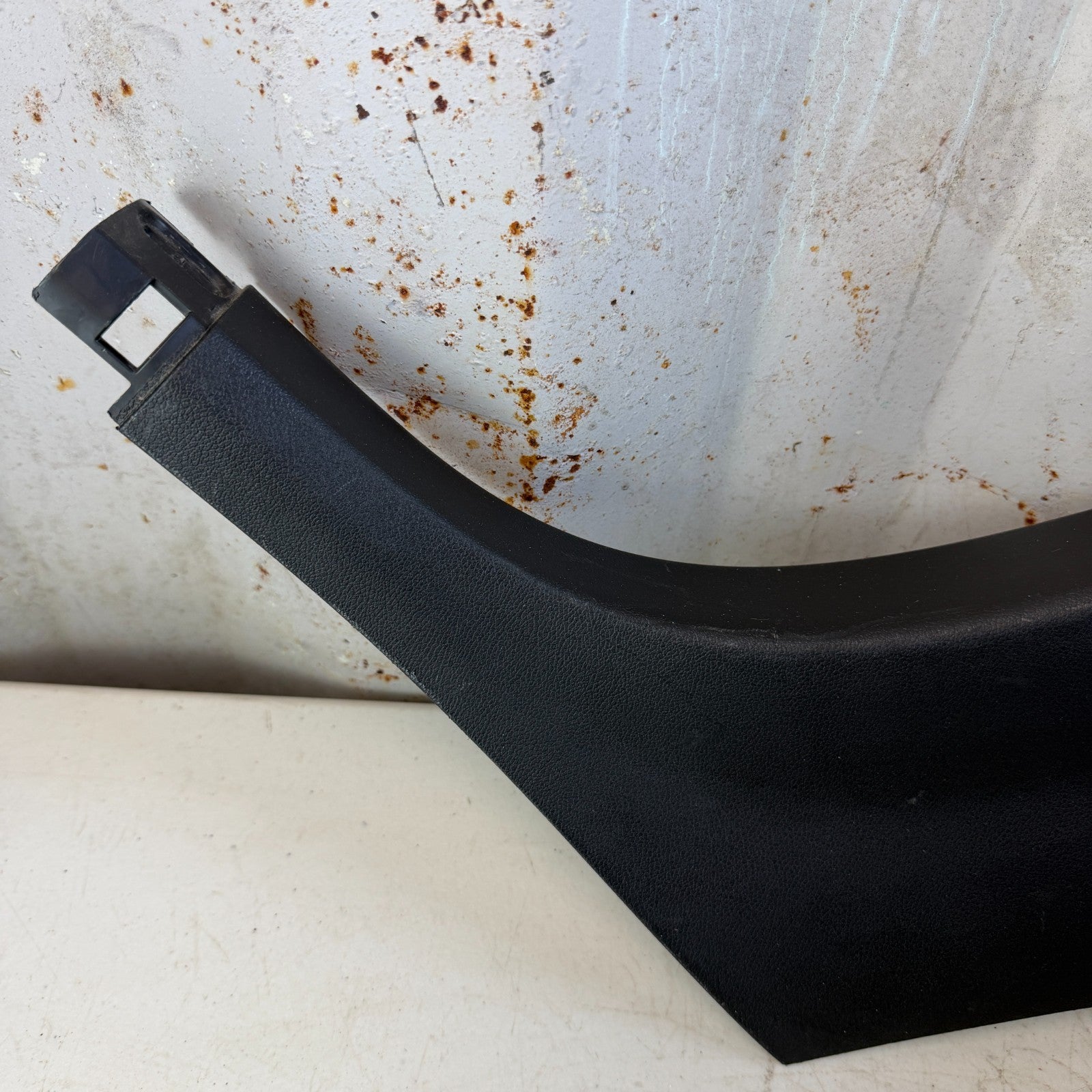 2014-2019 CHEVROLET CORVETTE RIGHT PASSENGER SIDE B PILLAR LOWER TRIM COVER OEM
