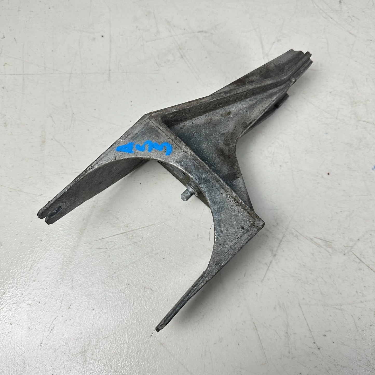05-13 CHEVROLET CORVETTE ABS ANTI LOCK BRAKE PUMP SUPPORT BRACKET 10438259 OEM