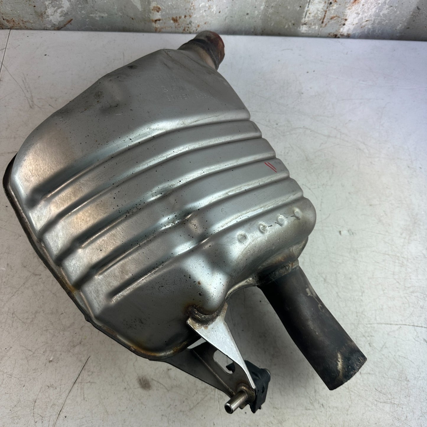 2015-2018 MERCEDES W205 C300 REAR RIGHT PASSENGER EXHAUST MUFFLER 2054911601 OEM