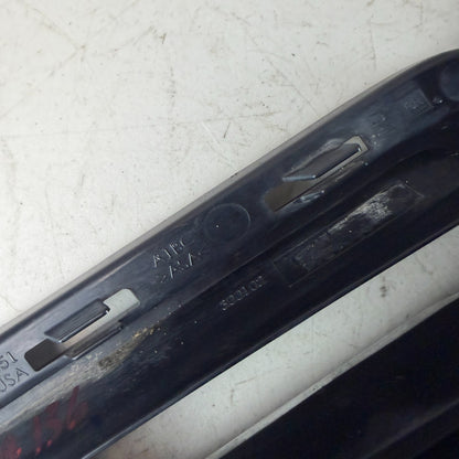2016-2018 CHEVY CAMARO FRONT RIGHT SIDE BUMPER FOG LIGHT BEZEL COVER 84278551